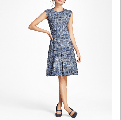 Robe de dame de décalage de collier de détail de poche de satin de marine